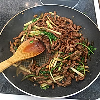 穿牛仔裤不方便吃的野山椒牛肉丝的做法图解9