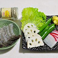 日本料理：鲜香清脆【什锦天妇罗】之炸虾的做法图解1