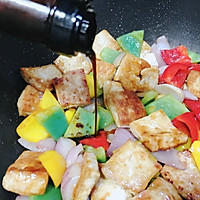 快手家常菜 蚝油彩椒煎豆腐 营养丰富的健康素菜的做法图解9