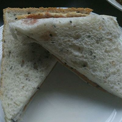 花生蓝莓三明治