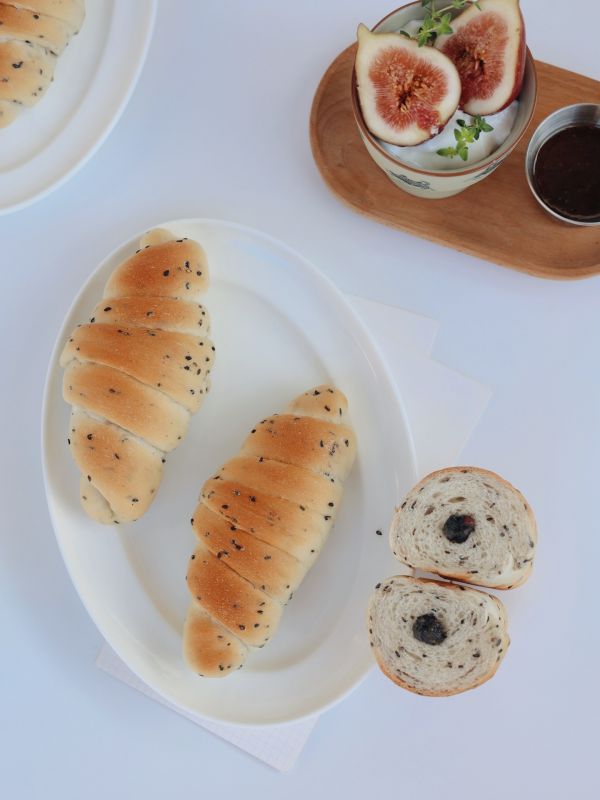 这个真的太香啦！｜双重黑芝麻奶香盐面包