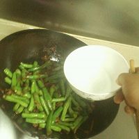 豆角炒肉的做法图解5