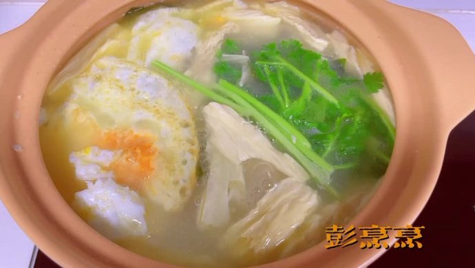 儿童营养汤 裙带菜 豆腐鱼汤