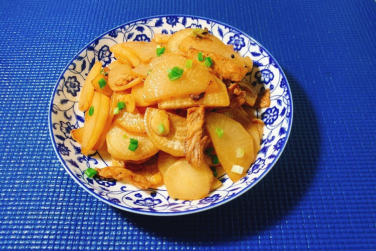 萝卜炒肉的做法
