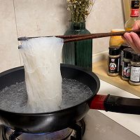 夏日开胃菜：酸酸辣辣凉拌粉丝的做法图解1