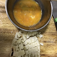 鸡蛋煎馒头的做法图解1
