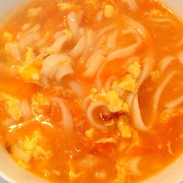 西红柿鸡蛋热汤面的做法