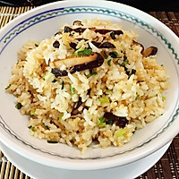 香菇虾皮油焖饭的做法图解7