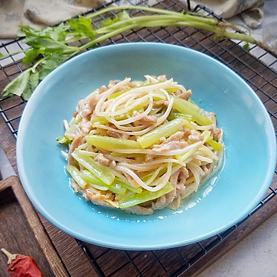 芹菜豆芽炒肉丝，减脂瘦身吃起来！