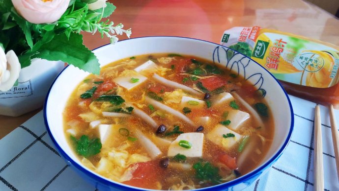 西红柿豆腐菌菇汤