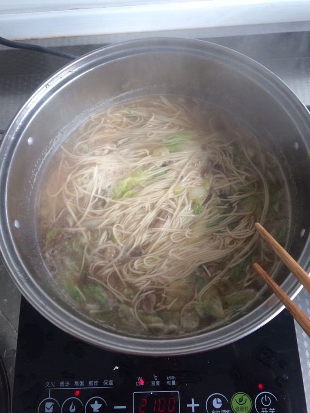羊肉白菜骨汤面的做法图解7