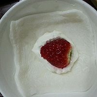 草莓雪媚娘的做法图解2