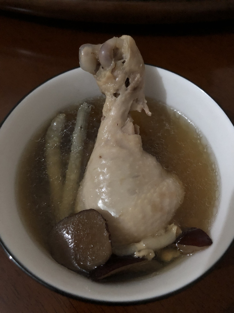 灰沙虫凤凰胶炖鸡腿的做法