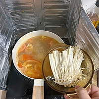 #珍选捞汁 健康轻食季# 超鲜的番茄金针菇豆腐汤的做法图解7