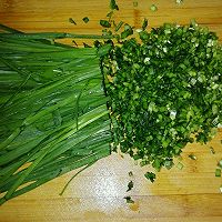 素食:韭菜鸡蛋馅水饺详细版的做法图解4