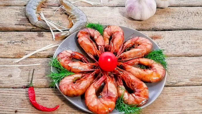 大厨教你做Q弹鲜美的红烧虾，好吃的吮手指头