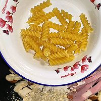 简单易做电饭锅香菇火腿片意面的做法图解4