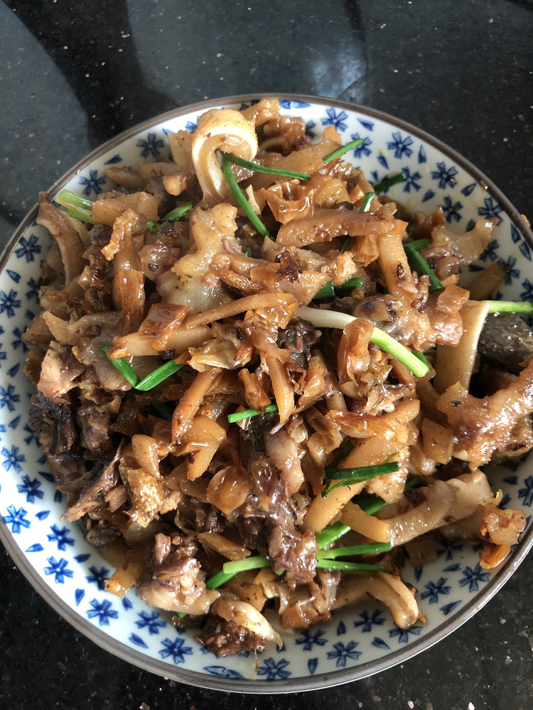 酸笋炒牛头肉的做法