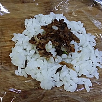 「海贼王Sanji料理」⑾尾田老师最爱の鲔鱼饭团的做法图解4