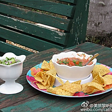 酷爽开胃菜：墨西哥红绿Salsa辣酱配玉米片