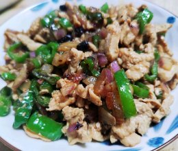 减脂下饭午餐——青椒炒鸡胸肉的做法