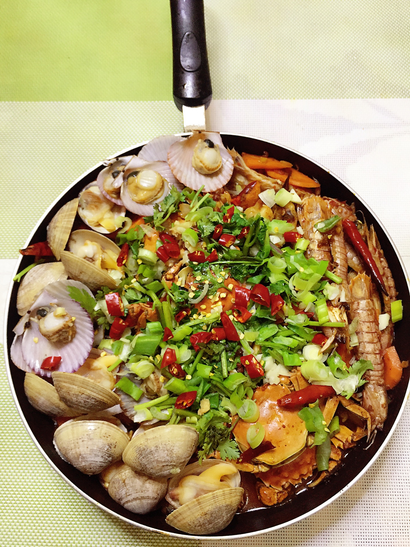 麻辣海鲜锅怎么做_麻辣海鲜锅的做法_豆果美食