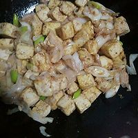 快手菜——虾酱炒豆腐的做法图解3