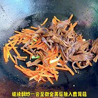 #春日露营# 荷兰豆炒鹿茸菇的做法图解3