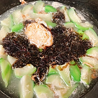 丝瓜紫菜煎蛋汤的做法图解3