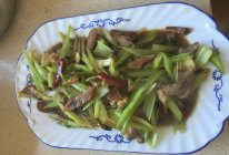 芹菜炒肉的做法