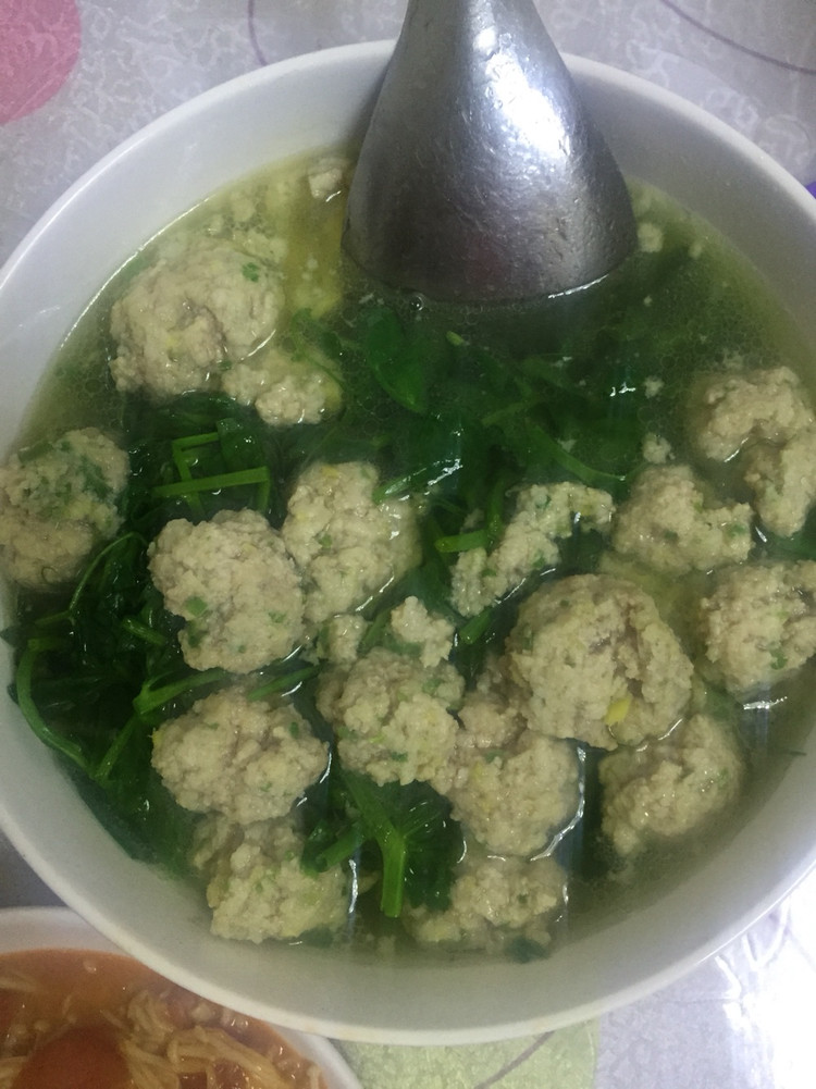 豌豆尖圆子汤的做法