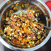 玉米胡萝卜香菇肉馅饺子的做法图解3