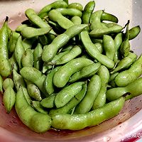 水煮毛豆的做法图解1