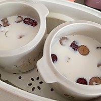 牛奶红枣炖花胶的做法图解2