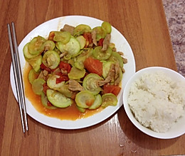 西葫芦西红柿炒肉的做法