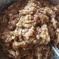 猪肉白菜饺子的做法图解1