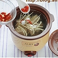 枸菊排骨汤的做法图解5