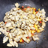青瓜胡萝卜炒花甲的做法图解7