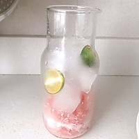 #我的养生日常-远离秋燥#夏日饮品：红柚益力多气泡水的做法图解2