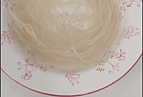 五花肉炖榛蘑白菜粉的做法