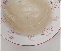 五花肉炖榛蘑白菜粉的做法