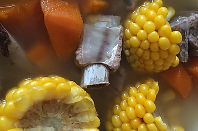 胡萝卜玉米炖排骨