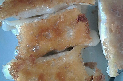 辣白菜香菇猪肉馅锅贴