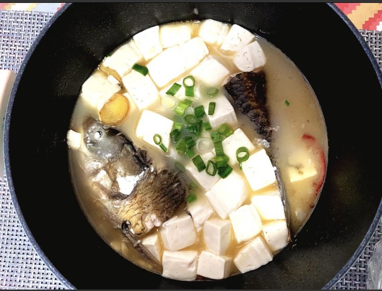鱼头炖豆腐的做法