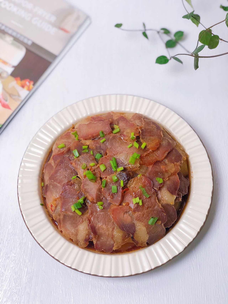 腊肉蒸土豆，香气四溢，满满小时候的回忆！的做法