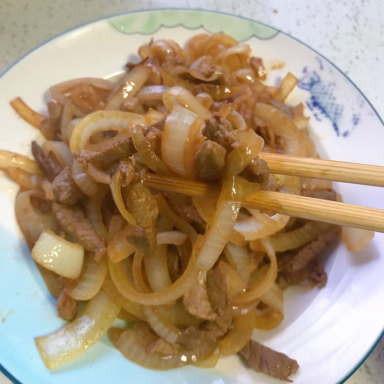 洋葱炒肉的做法