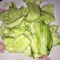 黄瓜木耳炒肉的做法图解1