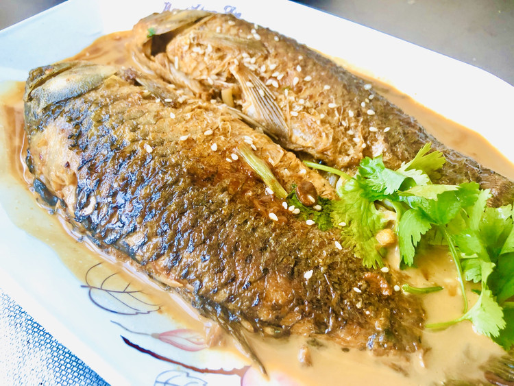 豆瓣柠檬配鲫鱼的做法