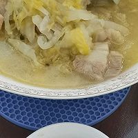 五花肉炖酸菜的做法图解15