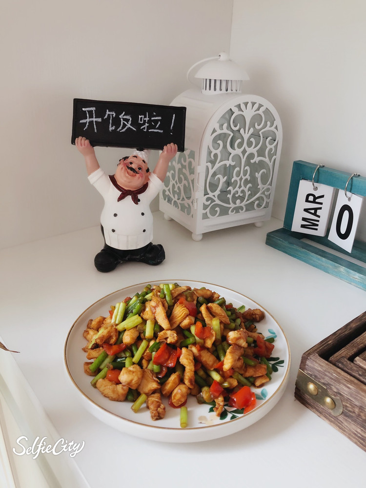 鸡胸肉炒蒜苔的做法